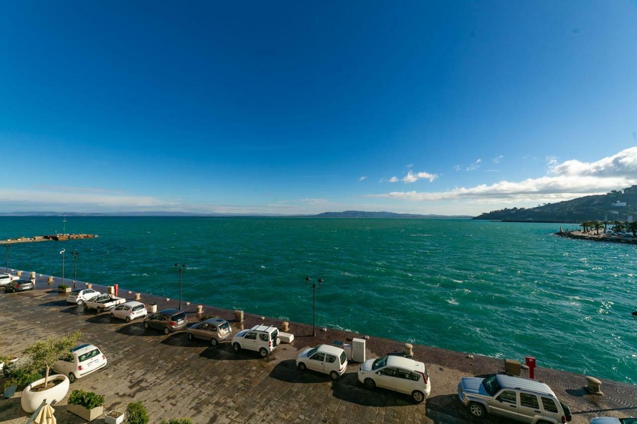 Molo 28 Beach Parking Ac Porto Santo Stefano  Exterior foto